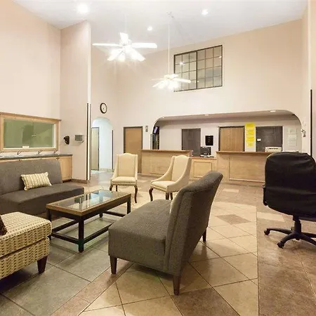 Super 8 By Wyndham Tulsa/Downtown/East-3